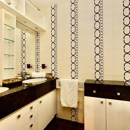 1850 : 2 Pieces Cosy Avec Acces Pistes Et Parking - Fr-1-575-248 Daire *